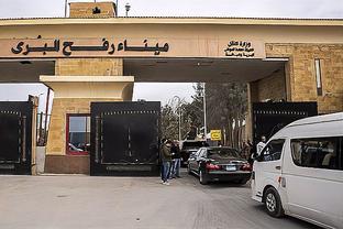 “退钱哥”更新社媒，晒出自己在卡塔尔打卡阿斯拜尔学院照片